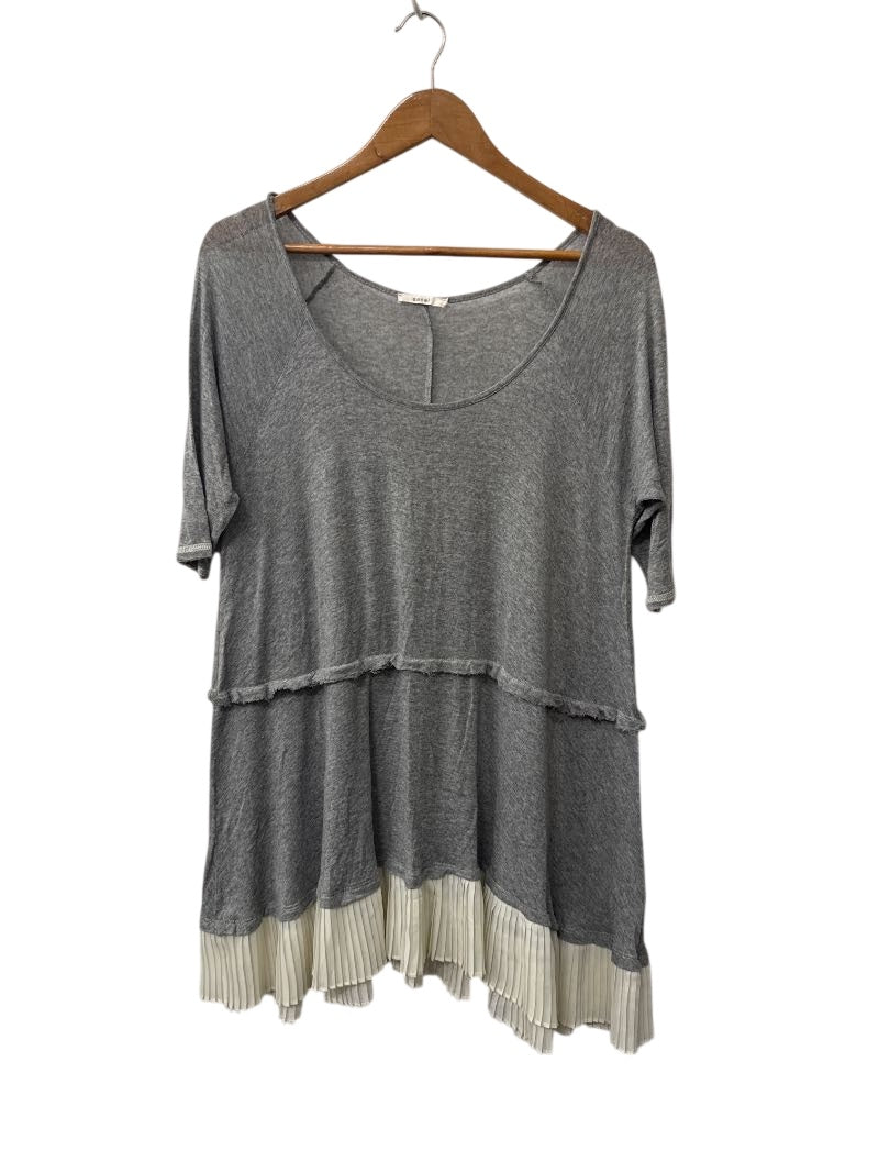 Easel Layered Hem Short Sleeves