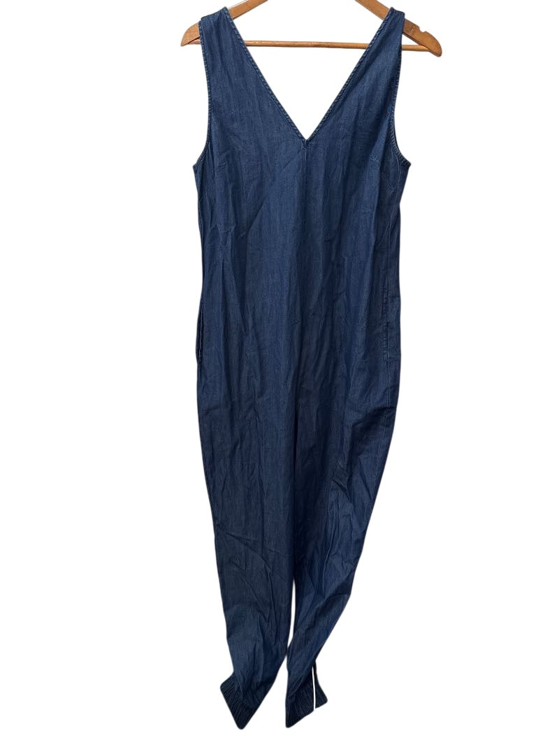 Ample V-Neck Sleeveless Dresses