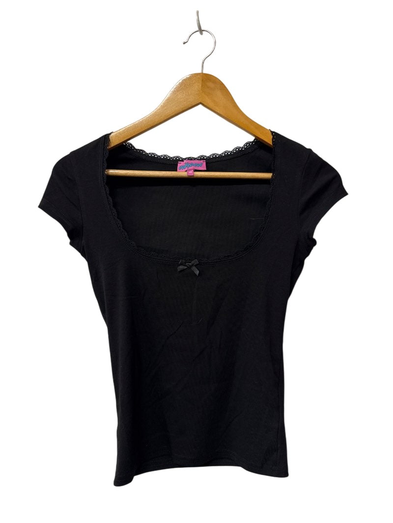 Edikted Scoop Neck Short Sleeves