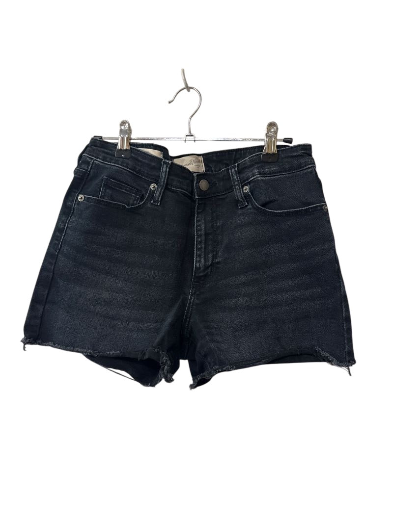 Universal Thread Frayed Hem Shorts
