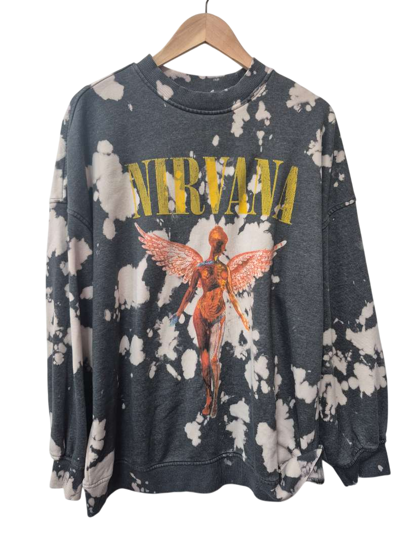 Divided Graphic Sweatshirt Long Sleeves