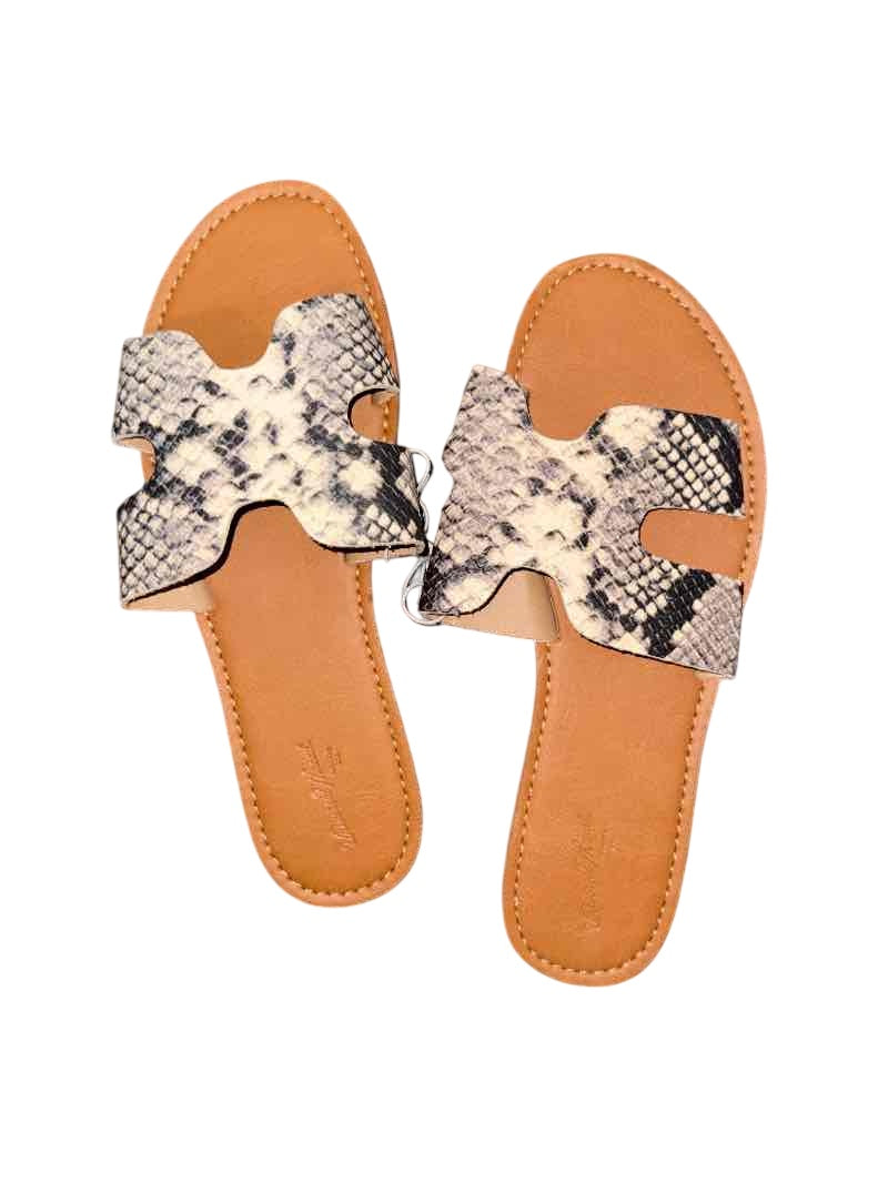 Univereal Thread Slide Sandals Sandals