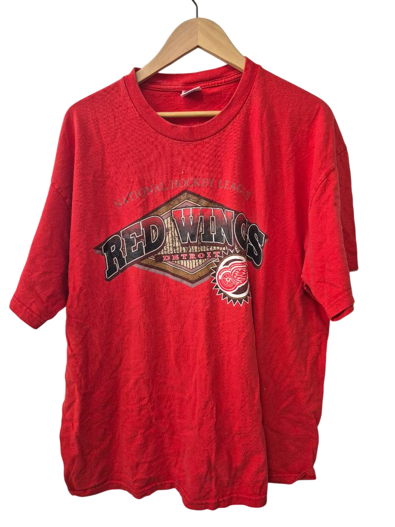 Delta Vintage Graphic Tee Vintage
