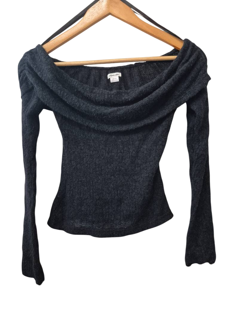 Kimchi Blue Off-Shoulder Long Sleeves