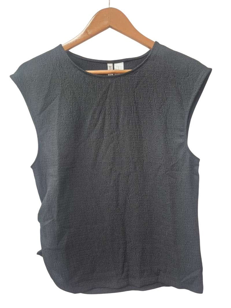Divided Sleeveless Textured Tanks