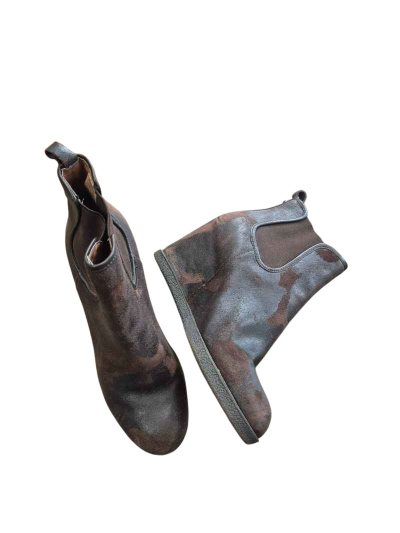 Donald J. Pliner Distressed Leather Boots