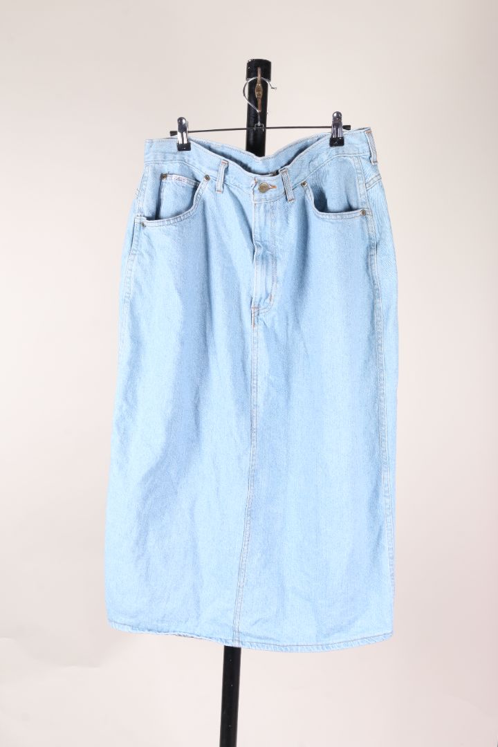 Lightwash Chic Denim Skirt, 20