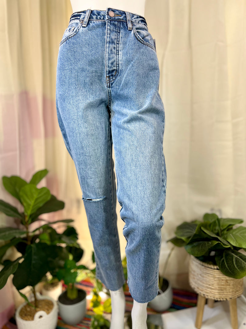 NWT Light Wash O'Neil Raw Hem Jeans, 6