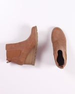 Tan Universal Thread Wedge Heels, 9.5