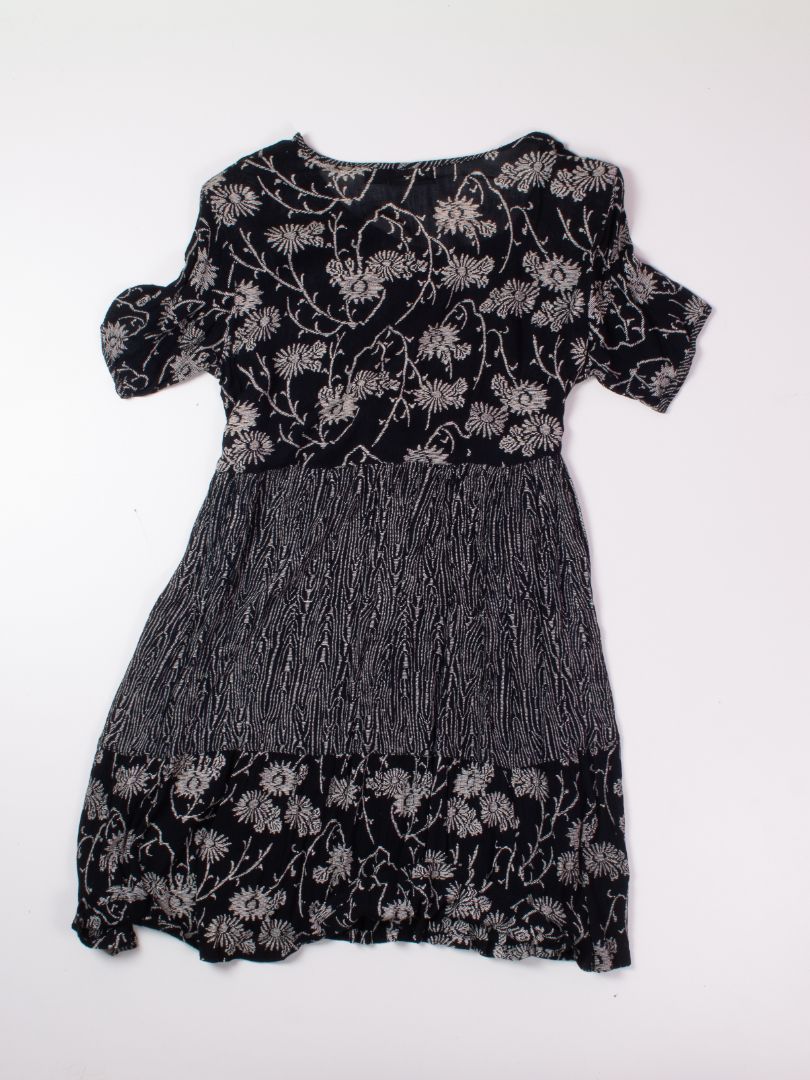 Black Nostalgia Midi Dress, L