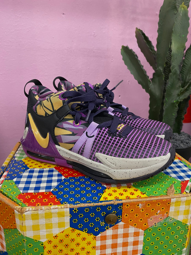 Purple/Yellow LeBron Witness SE GS Nike Sneakers, 6.5