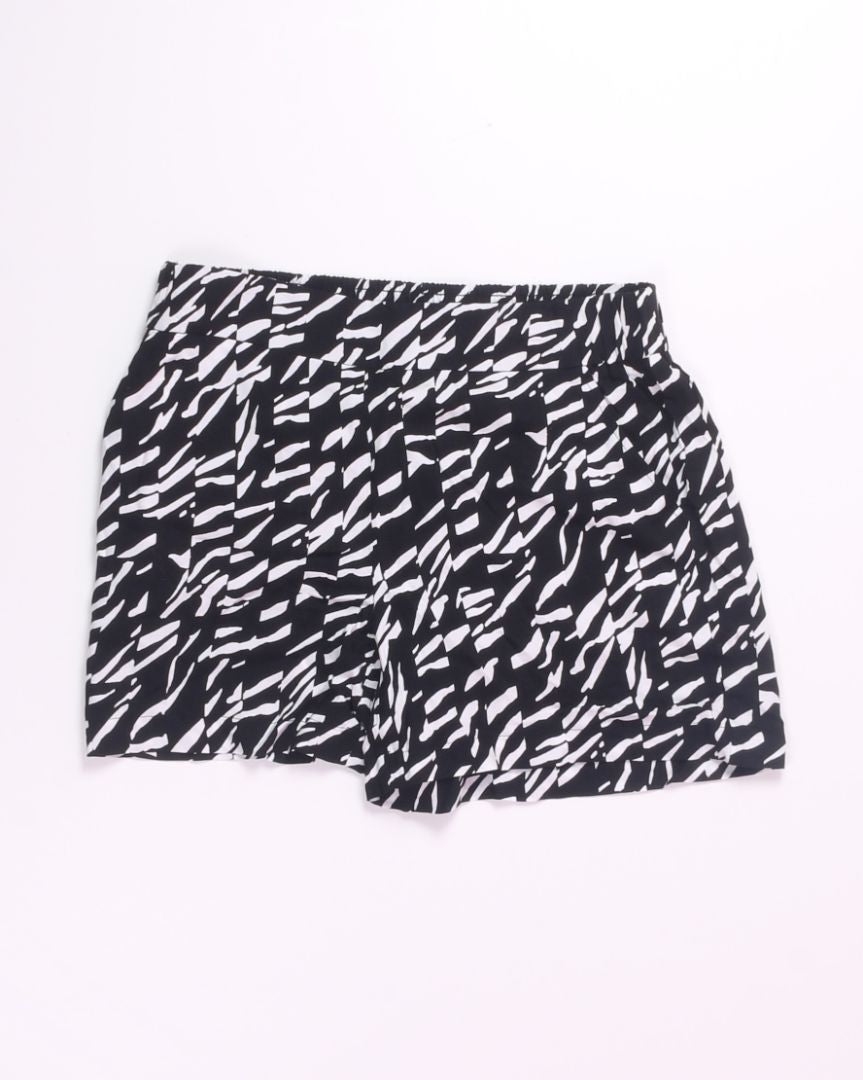 BLack/White Nine West Soft Shorts, M