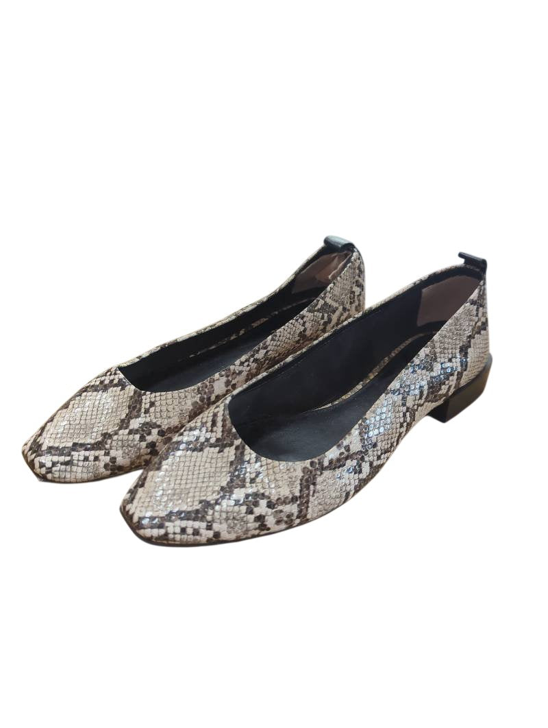 Essex Lane Pointed Toe Flats Heels