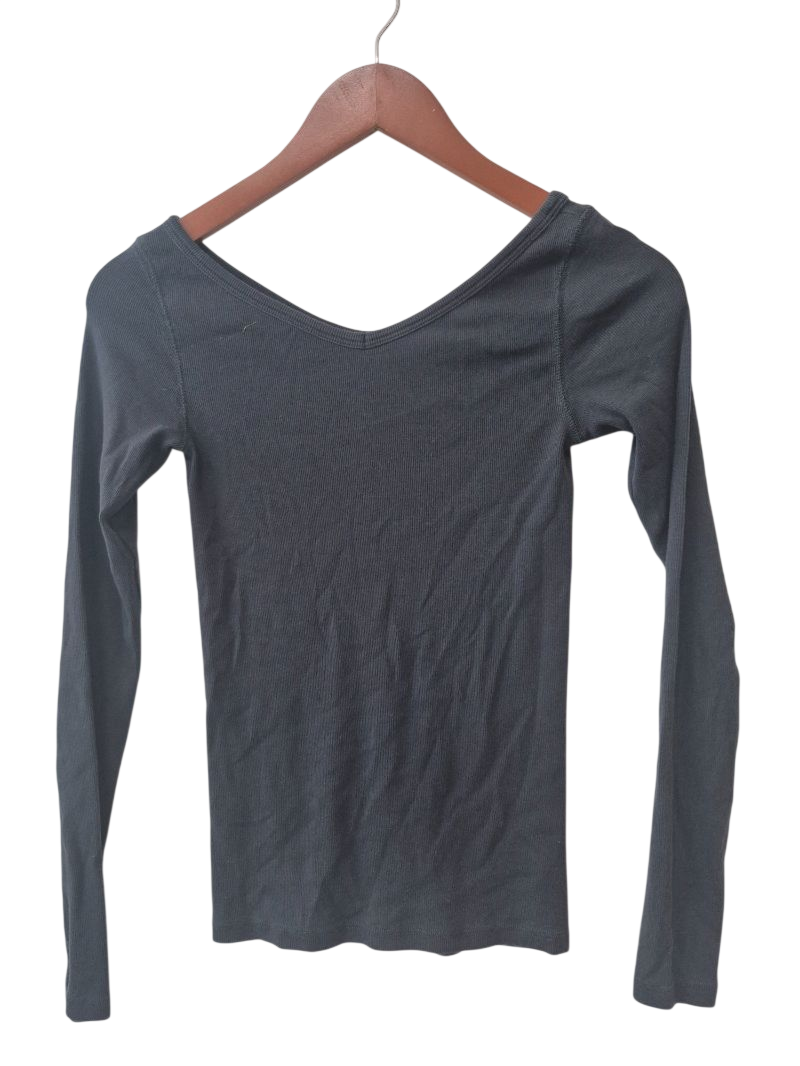 Everlane V-Neck Long Sleeves