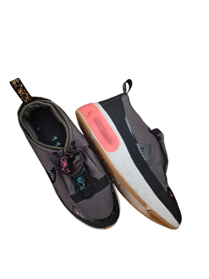 Nike Low Top Sneakers
