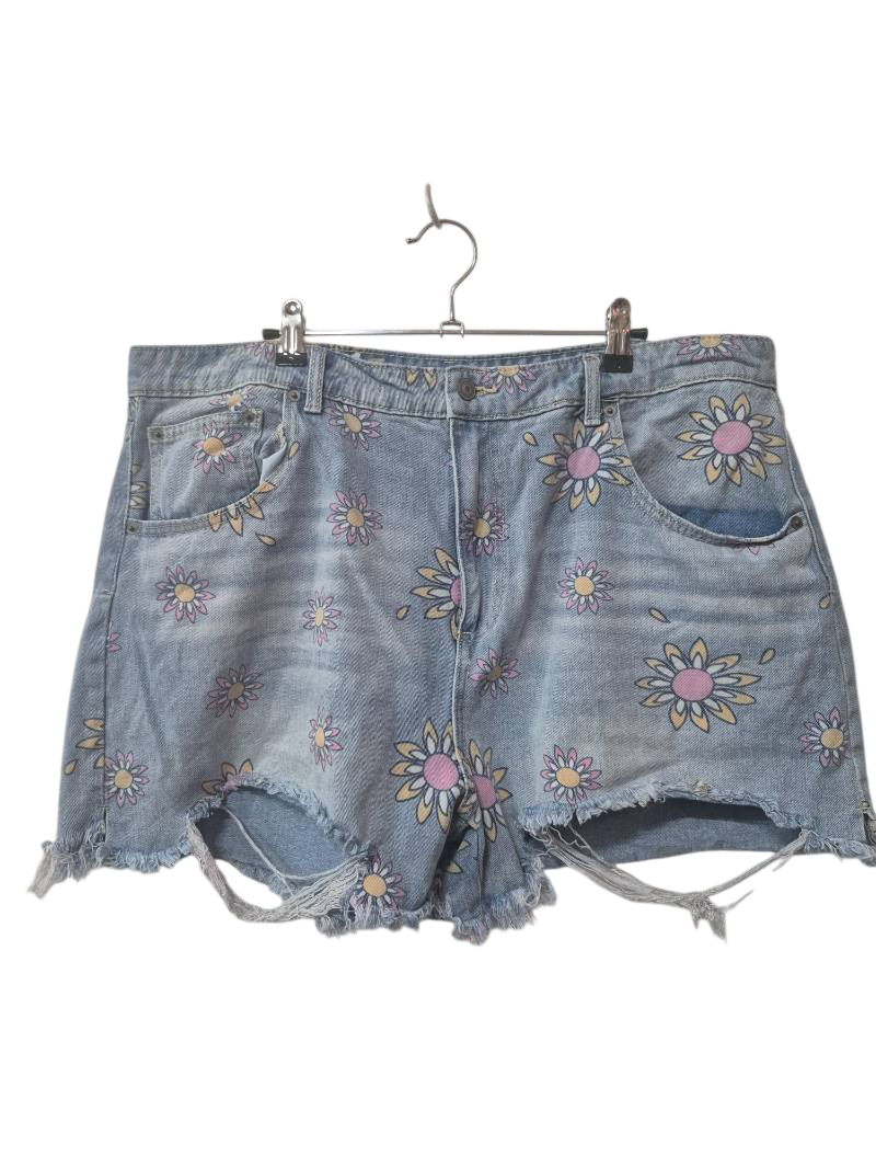 No Boundaries Distressed Daisy Shorts
