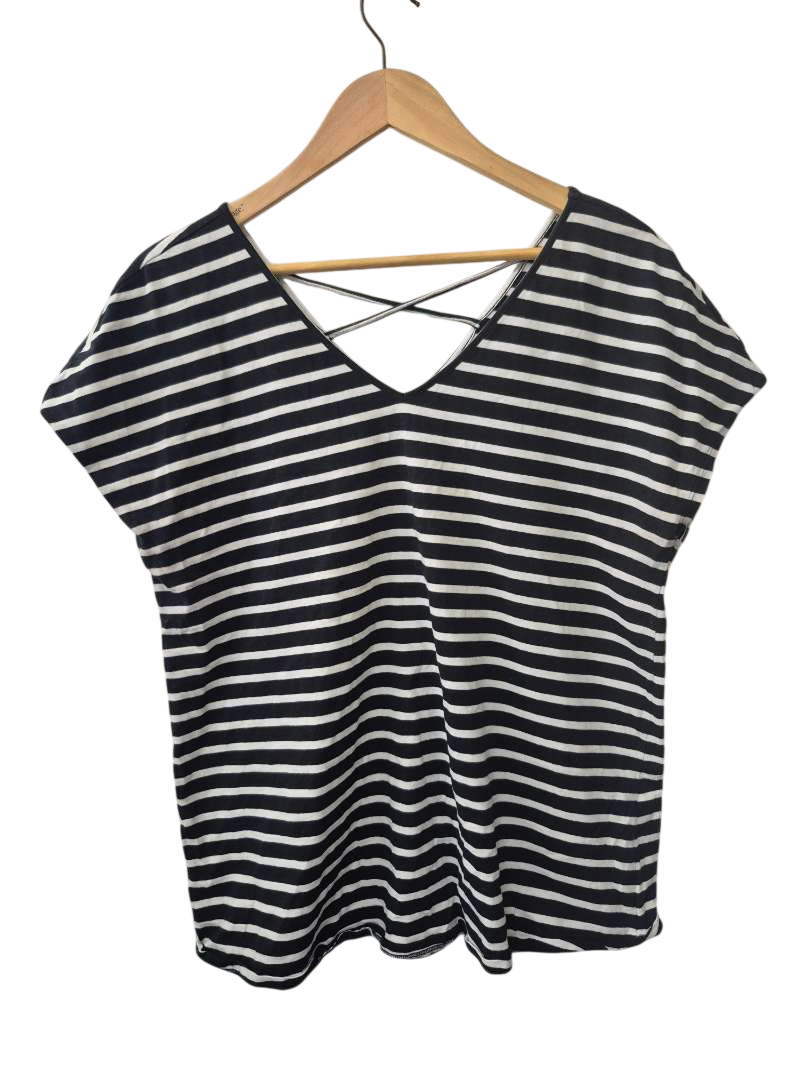 Elegant Tees Striped V-Neck Short Sleeves