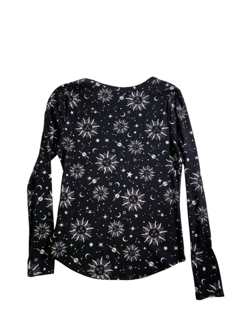 No Boundaries  Crew neck long sleeve Long Sleeves