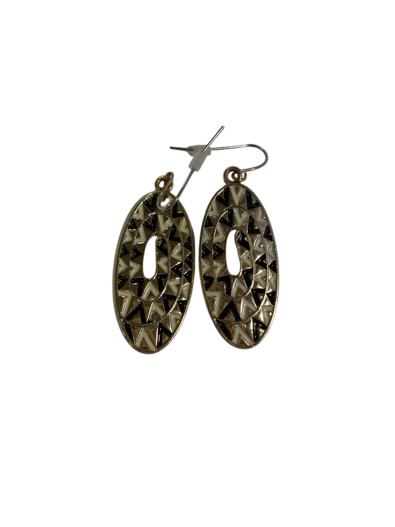 None Oval-shaped earrings Jewelry