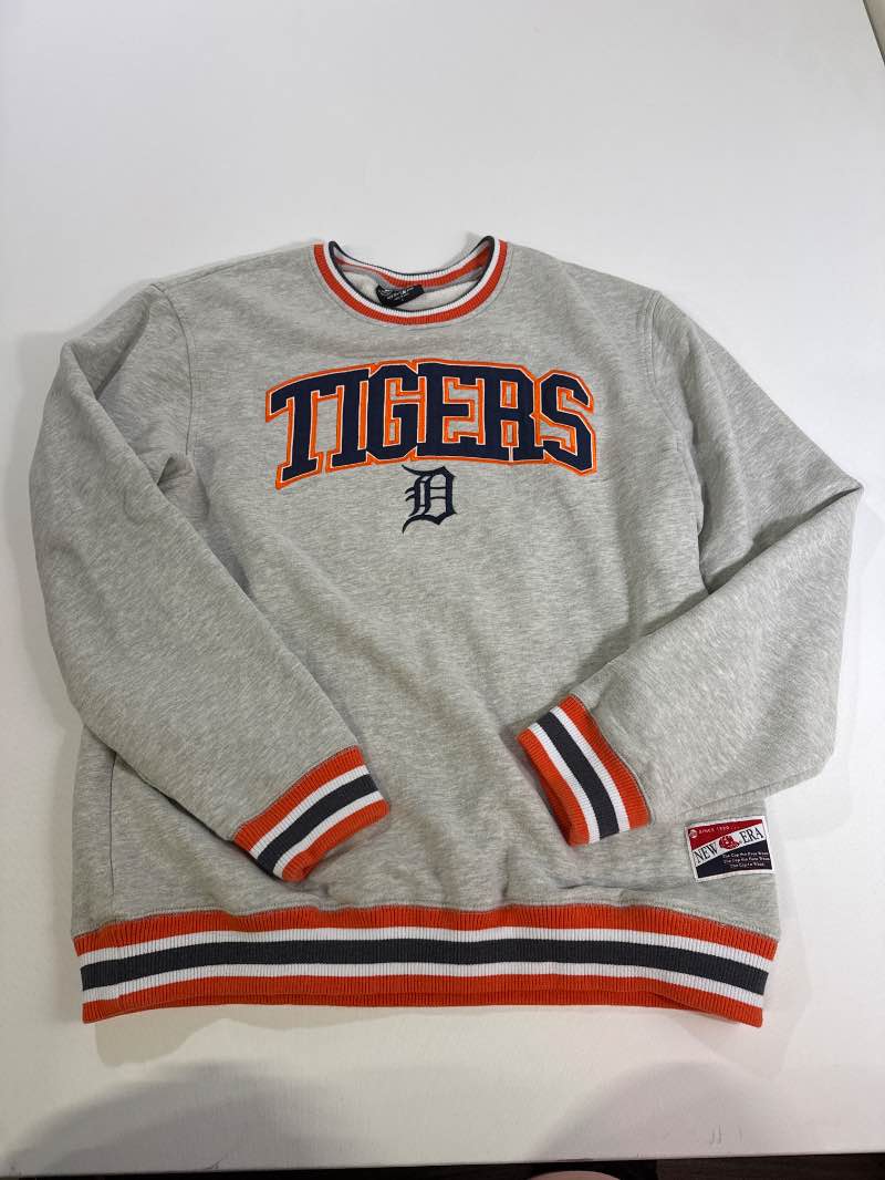 New Era Crew Neck Long Sleeves