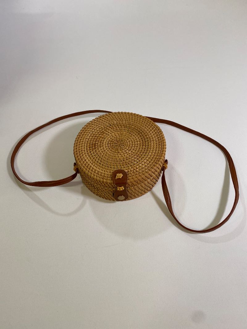 None Round Woven Handbags