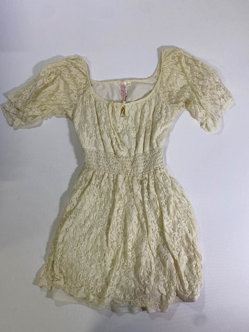None Lace Puff-Sleeve Dresses