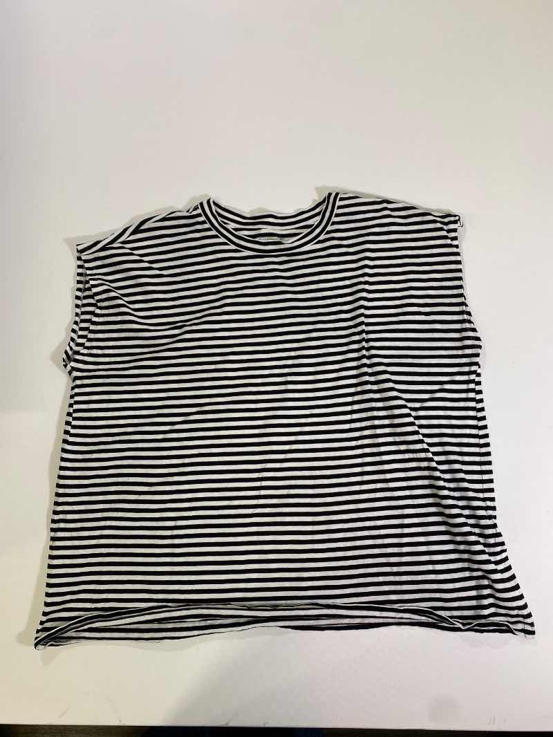 Eileen Fisher  Crew Neck Short Sleeves