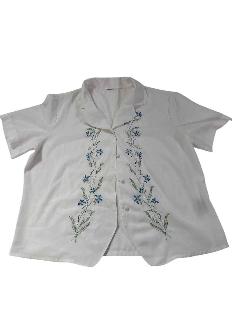 None  Floral Embroidered Blouse Vintage