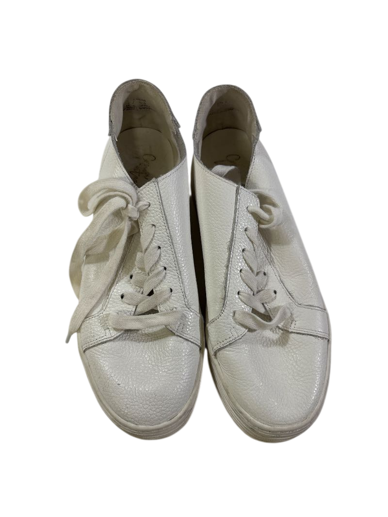 Crown Vintage  Classic Lace-Up Sneakers
